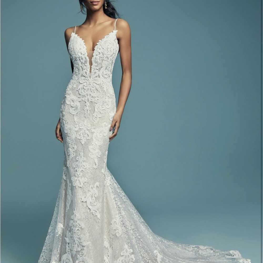 Maggie Sottero Ivory Floral Lace Wedding Dress - Picture 5 of 8
